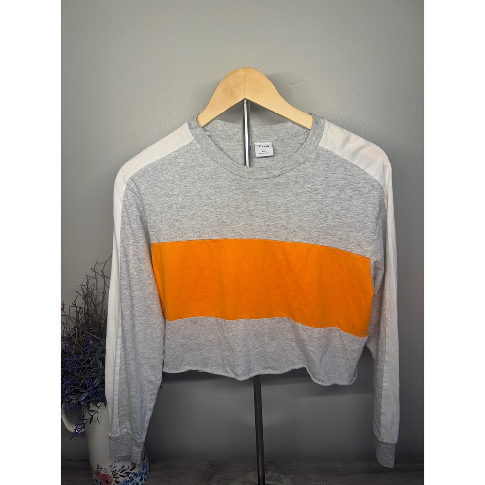 Tna Aritzia Women XXS Gray Orange Colorblock Raw Hem Long Sleeve Crop Top